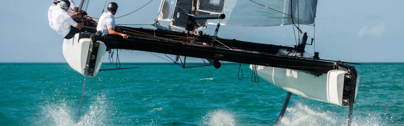 Voile de compétition Foils sur catamaran